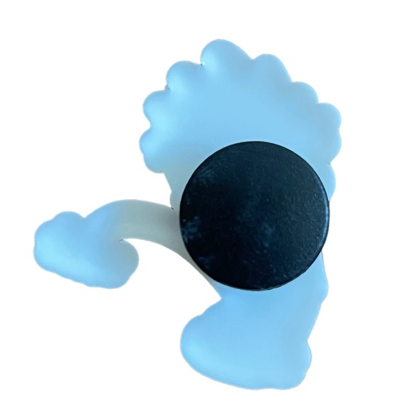 Calvin Peeing Croc Charm - Picture 2 of 3